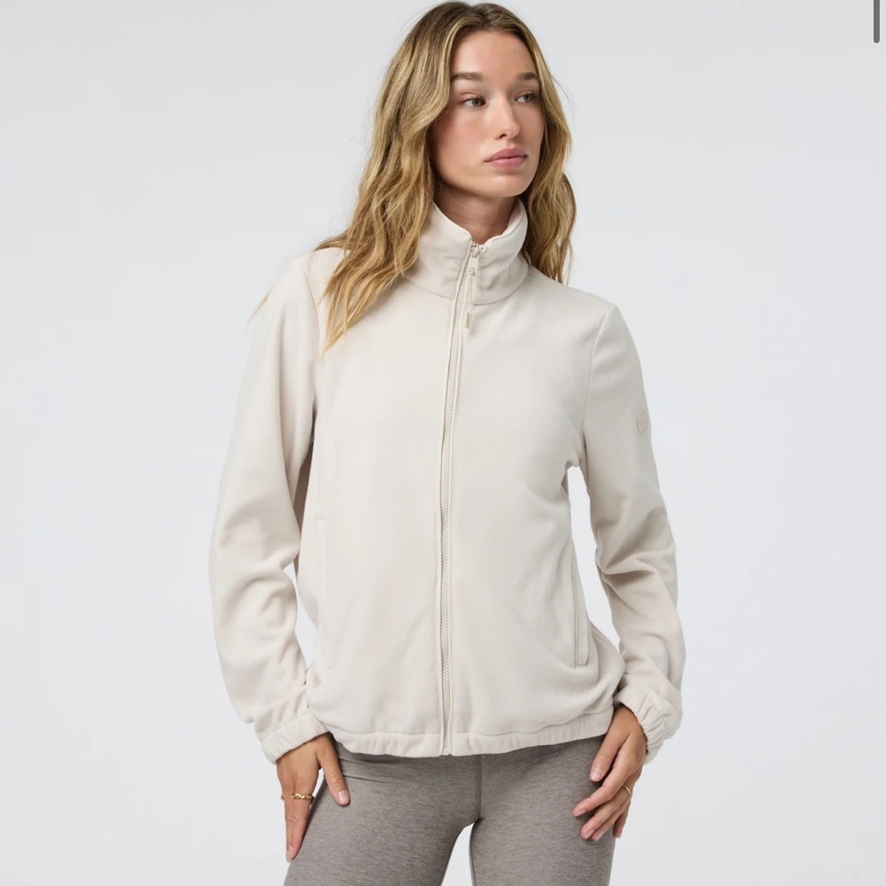 Vuori Women's Aspen Full Zip Jacket in Dune Size Large